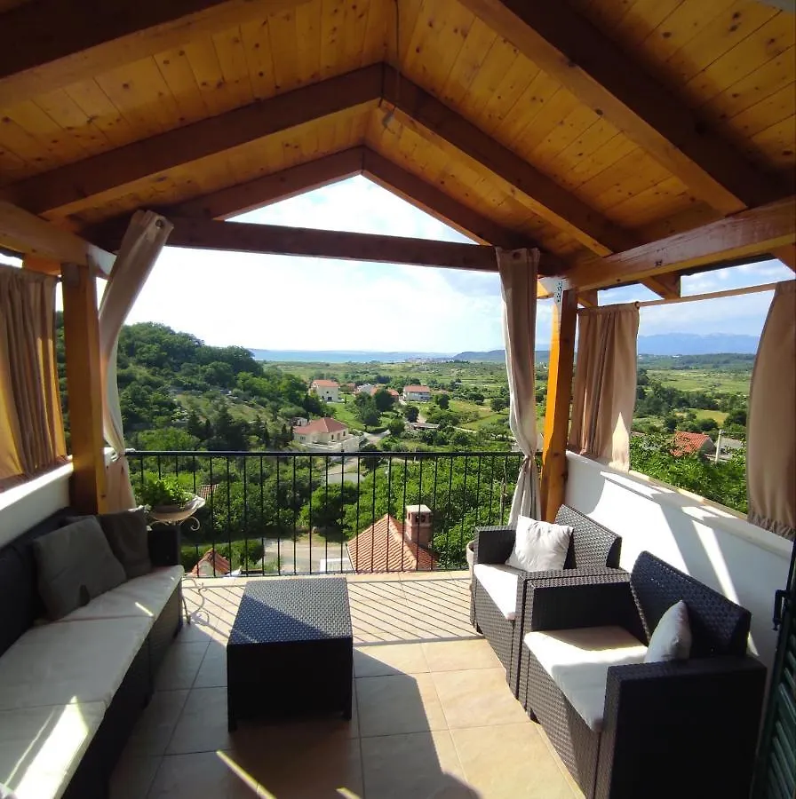 Apartment Cernesa Ražanac
