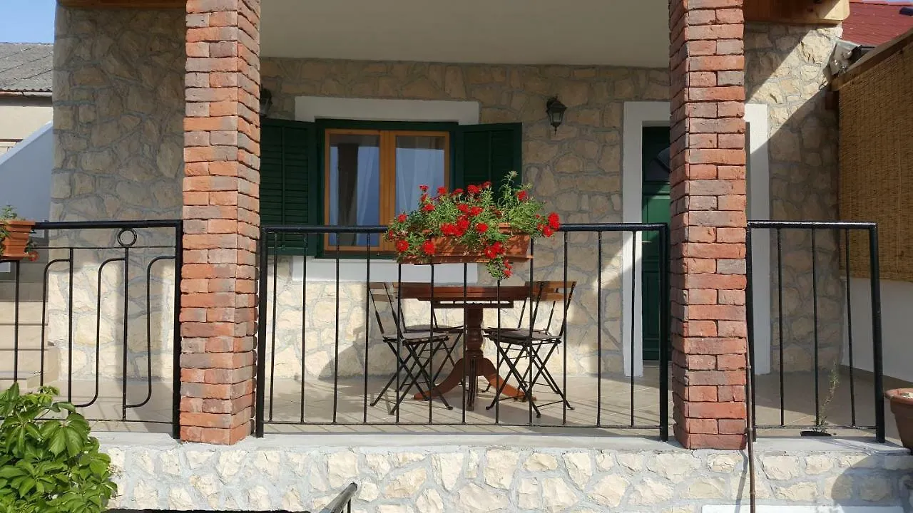 Apartment Cernesa Ražanac Kroatien