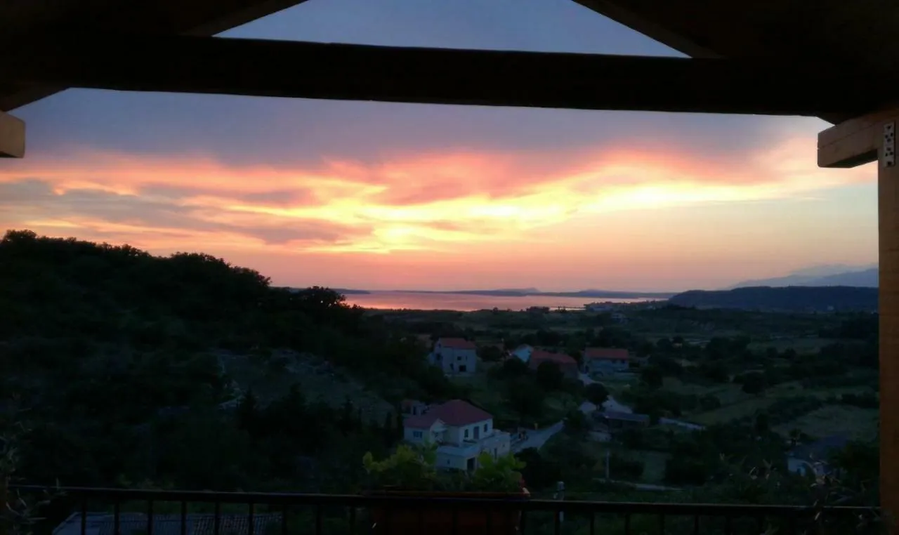 Apartment Cernesa Ražanac